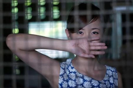 妻又胖又醜沒工作！離婚當天媽媽放鞭炮慶祝　10天後卻跪求她原諒！ 