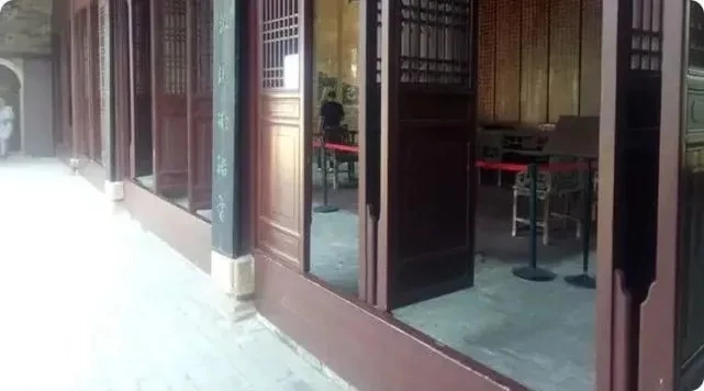 不可不知！「為什麼不能踩門檻？」原來暗藏著這樣的玄機　壞了講究「會帶衰家運」千萬要注意 
