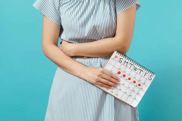 女人40歲後，身體若有這6個異常表現，提示你或已步入更年期