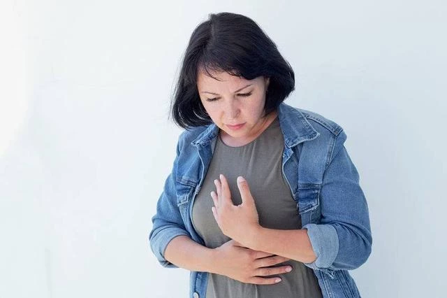 女人40歲後，身體若有這6個異常表現，提示你或已步入更年期