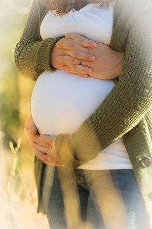 懷疑老婆出軌！亞洲夫妻「生下混血寶寶」老公狂怒吵翻　親子鑑定出爐「真的是親生的」全場秒傻眼 