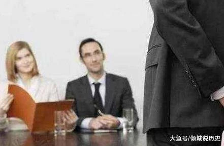 女面試官： 我來大姨媽，你能幫我接杯熱水嗎？男子「機智應答」竟被當場錄用
