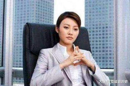 女面試官： 我來大姨媽，你能幫我接杯熱水嗎？男子「機智應答」竟被當場錄用