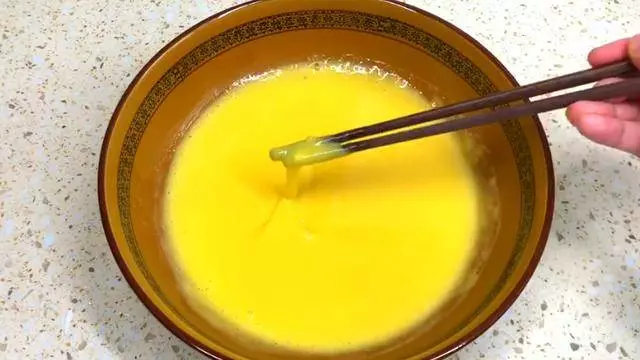   沒烤箱，沒打蛋器，沒秤，詳細解說水蒸蛋糕做法，蓬鬆暄軟細膩，特別好吃