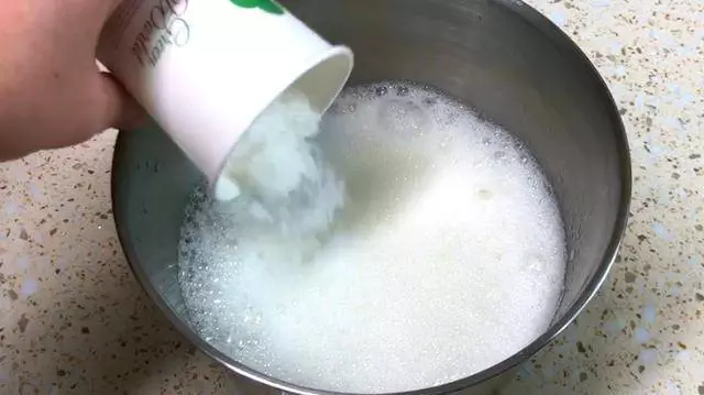   沒烤箱，沒打蛋器，沒秤，詳細解說水蒸蛋糕做法，蓬鬆暄軟細膩，特別好吃