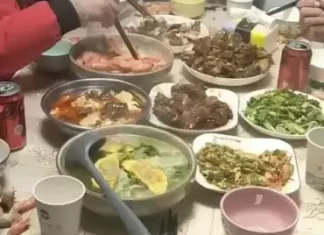 廚房裡忙前忙後！辛苦做好一桌年夜飯　結果卻讓她寒心：除了兒子之外，沒人在乎我