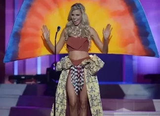  17位世界環球小姐「穿上自己國家傳統服裝」，當韓國小姐登場，全場亮眼！
