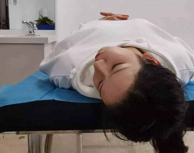 有一種頭暈被稱為「耳石症」，出現這3種表現的人，要去醫院看看