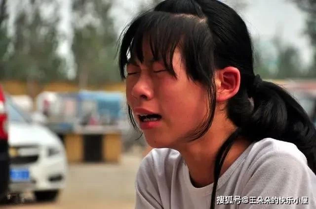 繼母突然離世！處理後事時發現「一布包」　打開後我給了婆婆一耳光：不禁淚流滿面 