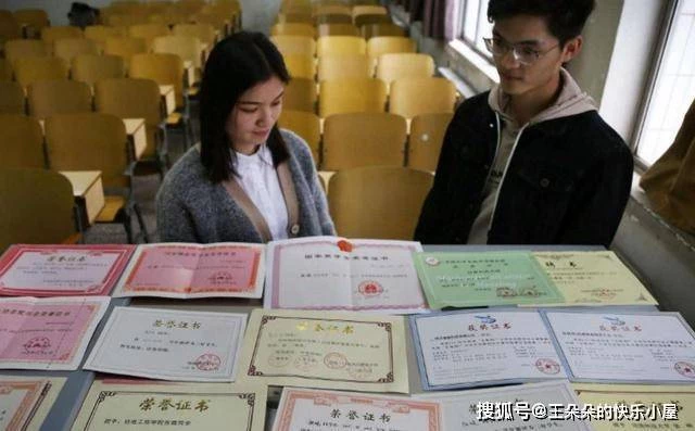 繼母突然離世！處理後事時發現「一布包」　打開後我給了婆婆一耳光：不禁淚流滿面 