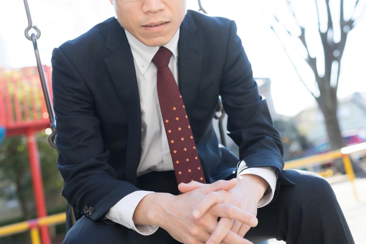 再撐4個月就有退休金！父親突遭公司資遣…他聽理由傻了：好奇怪