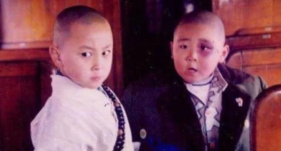 他12歲爆紅！2次入獄共16年 　戴手銬參加父親葬禮「今改過拍電影」警示後人