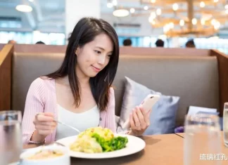 不顧父母反對堅持遠嫁！「回娘家過中秋」看到婆婆準備的禮物　29歲兒媳「徹底醒悟」結束了4年婚姻 