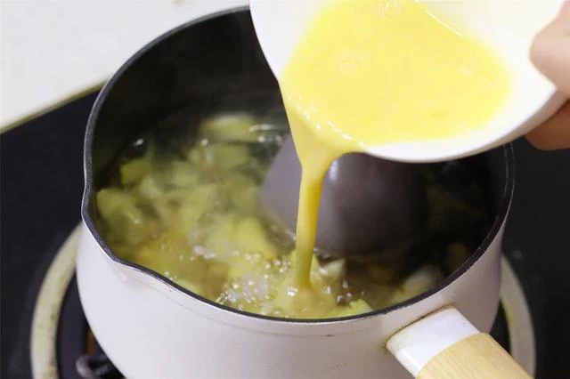 晚上睡不踏實，提醒：多用3樣食材煮湯，晚餐經常喝，一夜睡得香
