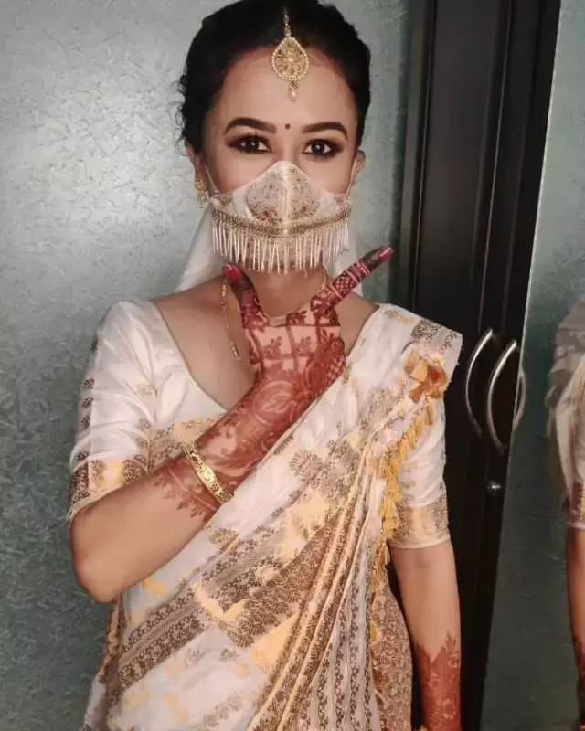 印度神秘口罩新娘「只露雙眸也超美」爆紅！拿下口罩「精緻絕美臉蛋」拍照拍到停不下來❤