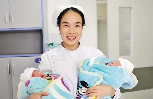 夫妻備孕6年求子成功，爸爸祈求兒健康，取名「鐵牛」，護士登記不小心「多寫一筆」，妻子大喜：不用改了！