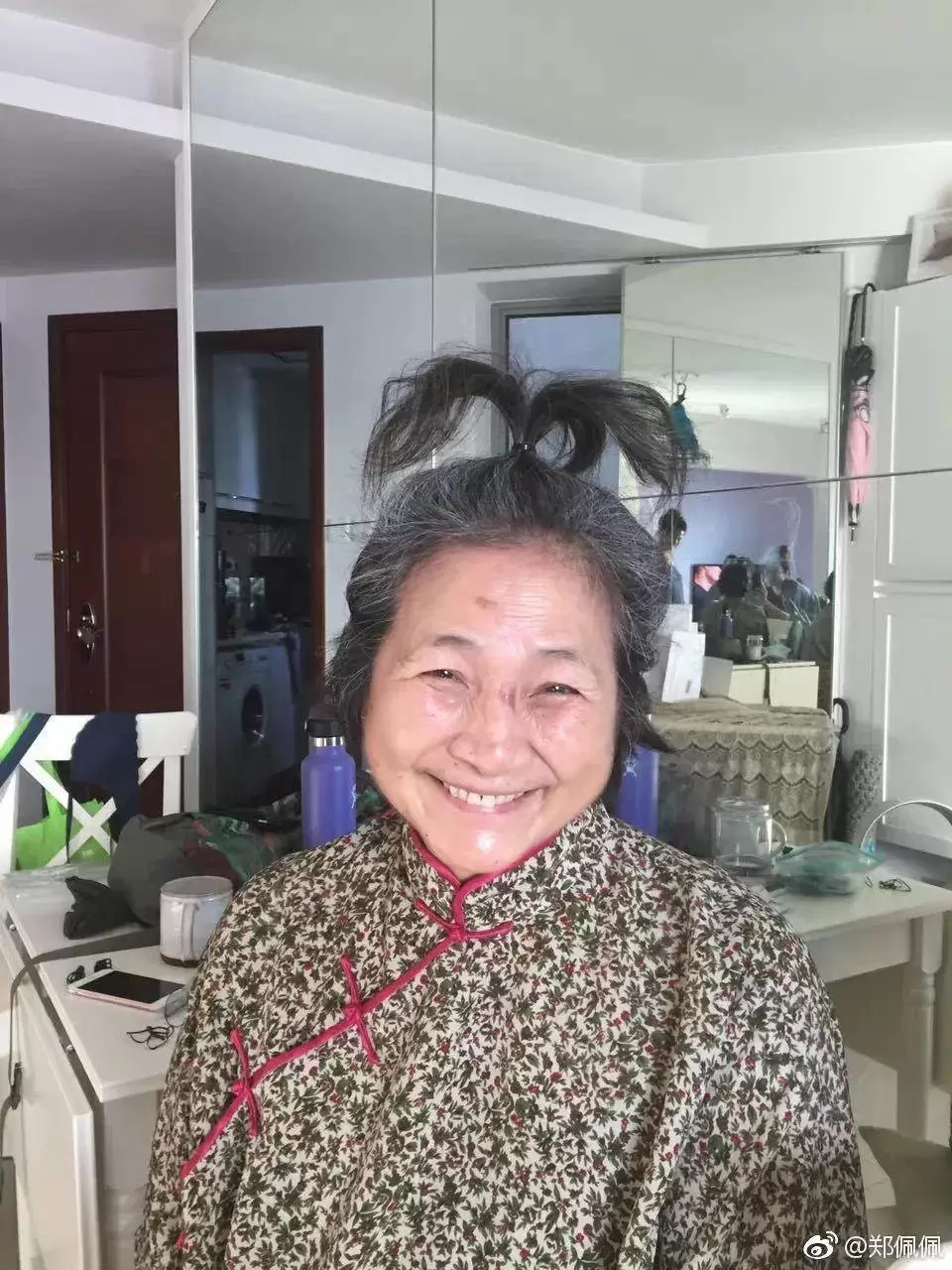 知名「武打皇後」近況曝光，76歲坐輪椅出行，身體狀況惹擔憂