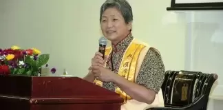 知名「武打皇後」近況曝光，76歲坐輪椅出行，身體狀況惹擔憂