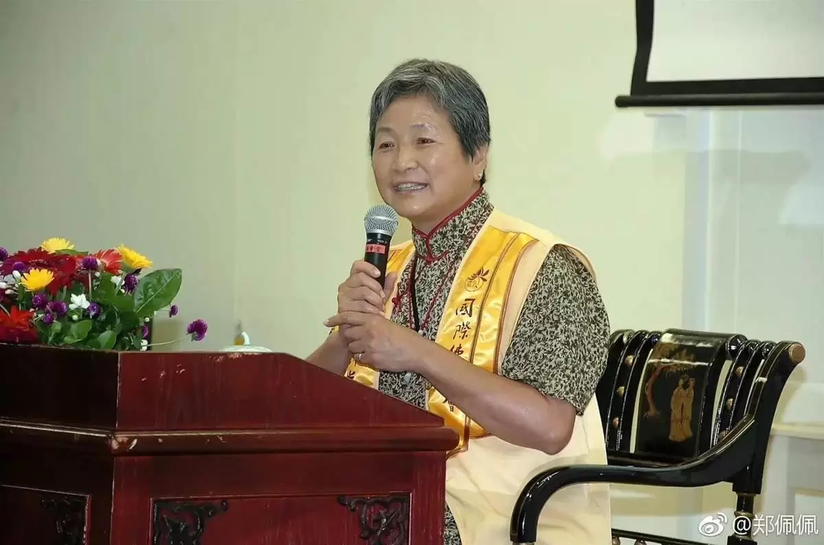 知名「武打皇後」近況曝光，76歲坐輪椅出行，身體狀況惹擔憂