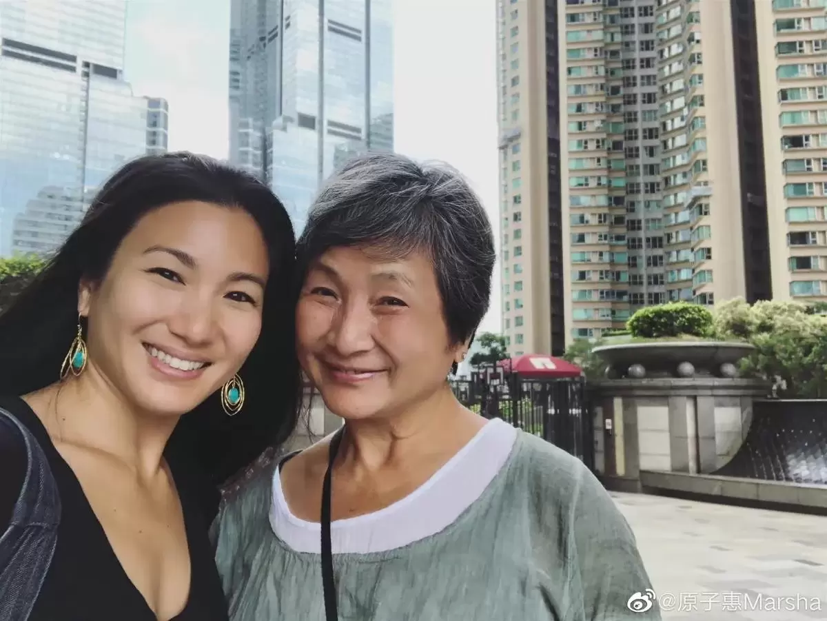 知名「武打皇後」近況曝光，76歲坐輪椅出行，身體狀況惹擔憂
