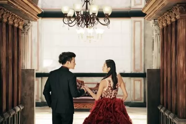 婆婆去世後一個月，公公娶了保姆，婚禮上老公放一段錄音，新娘當場要瘋了