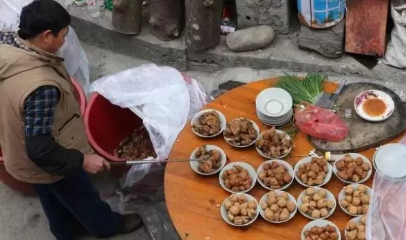 再婚那天，3個姐姐各送一萬，給新娘子送了頓飯，我直接把新娘送回娘家！