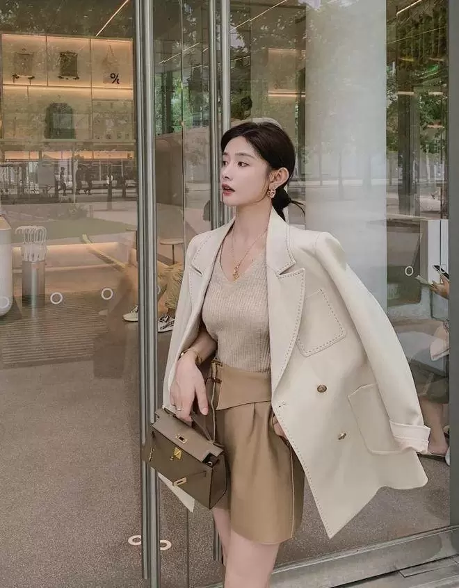 真正高級的女人，穿裙子都離不開這3種「顏色」，高級顯貴有氣質