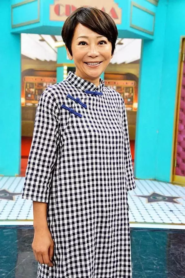 皮膚變黑了？曹蘭喊「餘生不被金錢束縛」賣掉臺北房產「改換台東500坪田地養老」務農！曬出行三輪車代步,院子超大