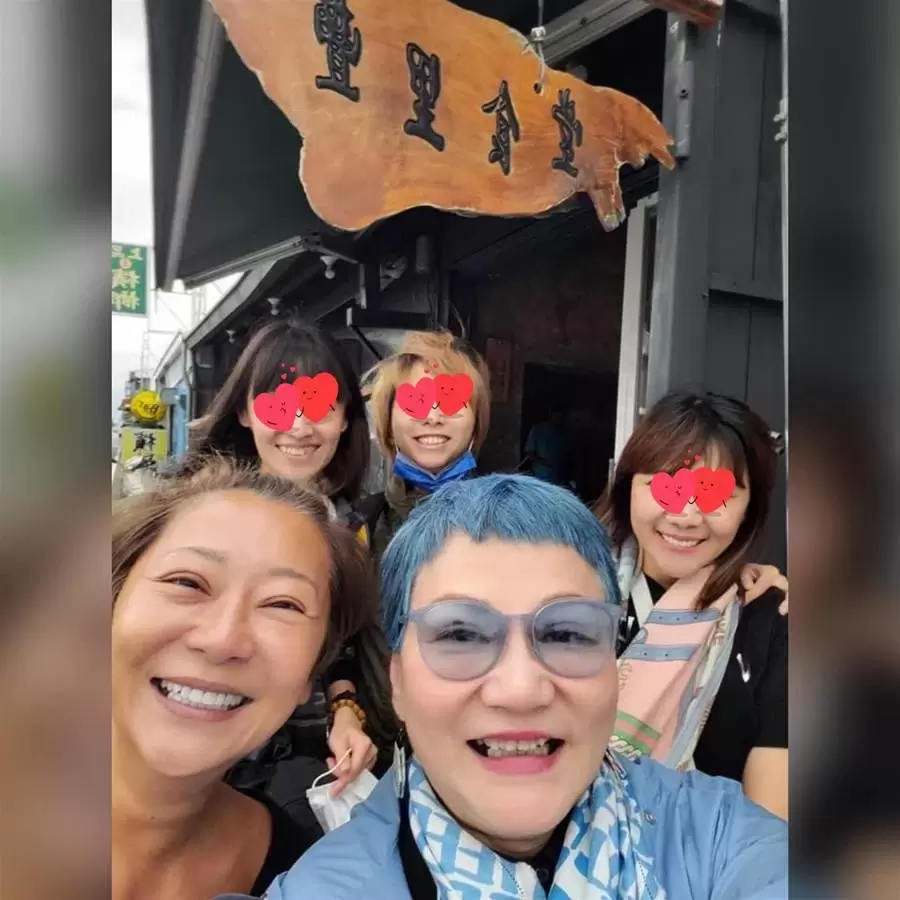 皮膚變黑了？曹蘭喊「餘生不被金錢束縛」賣掉臺北房產「改換台東500坪田地養老」務農！曬出行三輪車代步,院子超大