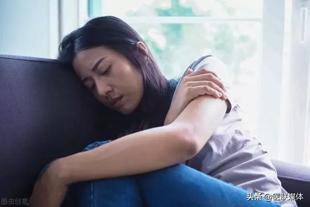 吃完飯就開始犯困，是大腦供血不足？自查，可能是這2個原因