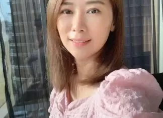 42歲連靜雯淡出演藝圈8年，將自己歸零，如今更換跑道成功，搭3000萬豪車代步，網贊：最美ceo