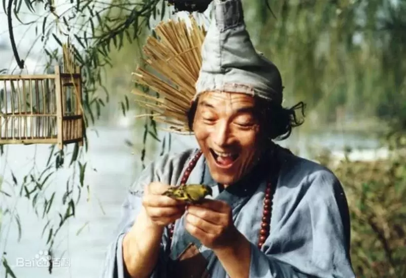 52歲演活《濟公》!資深男星與佛結緣「晚年剃度出家」 88歲近況曝「臉凹、四肢消瘦」