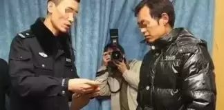 四歲男孩喊肚子疼,父親帶他醫院檢查,醫生瞞著父親報了警
