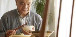家有一老如有一寶?女兒對98歲老父親說:「爸,你的陽壽太長了,媽怎麼還不來把你叫走?」