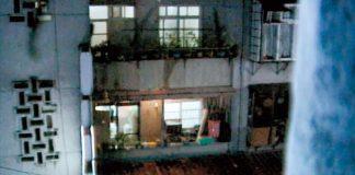花8000元住滅門凶宅!35歲女星被警告「千萬別開這扇門」~不信邪「突然出現一張紙」嚇逃搬家