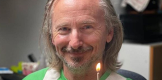 電視劇熟臉孔!58歲資深男星被爆「家中燒炭身亡」 愛妻去年才病逝「罹癌又背一身債」