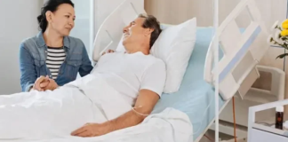 父親生病時,我任勞任怨照顧 !他去世後「娘家拆遷有4套房」母親說:我是嫁出去的女兒潑出去的水,所以沒我份!這次她生日我沒回去「卻收到弟弟的禮物」讓我留下眼淚…好好珍惜這份親情