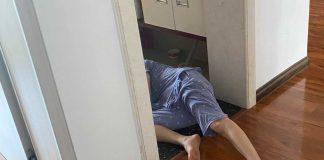 赫見老媽「倒臥廁所門口」!她嚇傻「以為人暈倒」衝上前查看卻傻眼了…..