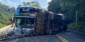 快訊/車上載41人!國光客運驚傳「遭砂石車撞爛」死傷人數曝光