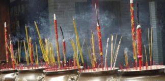 外婆過世牽亡魂!他鐵齒不信「竟牽到溺死二舅」 乩身「緩緩開口」全家一聽嚇傻