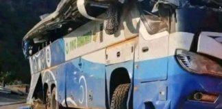 滿載客運跌落山谷!釀42死「最小才10個月」 緊急救援「現場身體四散」原因曝光