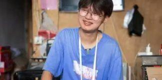 19歲男孩堅強到讓人心痛!從小沒媽媽,至親一個個離世,背上90多萬元的債,靠跑外送還債樂觀喊: 我有學上,有阿嬤