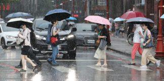 才短暫放晴!新鋒面接力「雷雨狂洩4天」 最新預測「最猛雨區在這裡」
