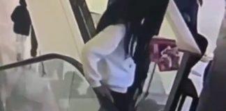 女孩背靠百貨手扶梯「4樓墜落身亡」!目擊者「還原全部過程」風向變了
